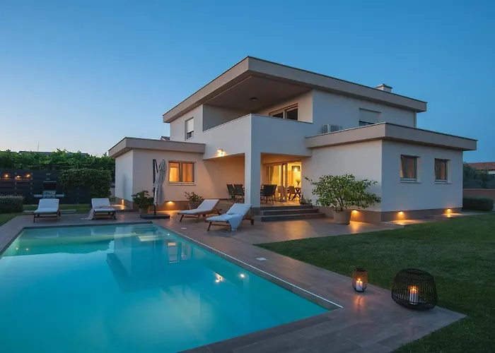 Βίλα Modern In Πούλα